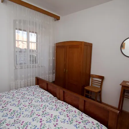 Apartment Mirta Sutivan