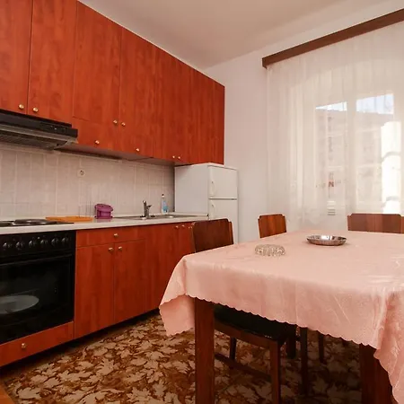 Mirta Apartment Sutivan