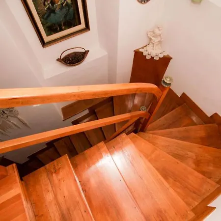 Mirta Apartman Sutivan