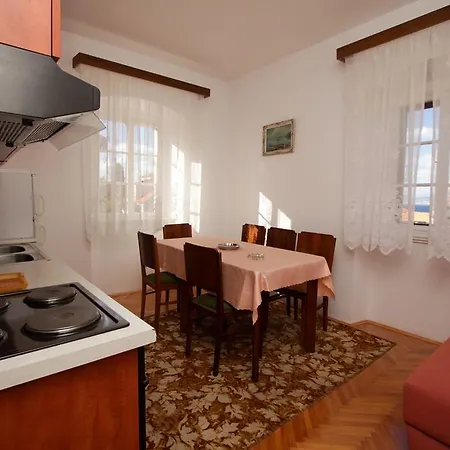 Mirta Apartment Sutivan